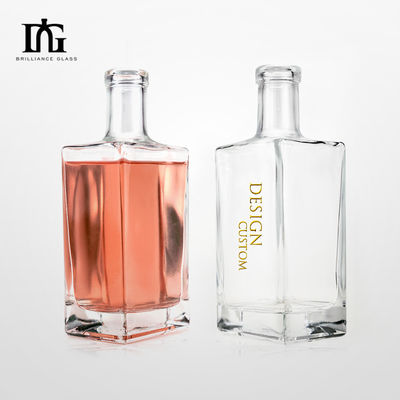 Acceptable OEM/ODM 700 ml Bouteille en verre en forme carrée pour le whisky Gin Vodka Spirit Choice