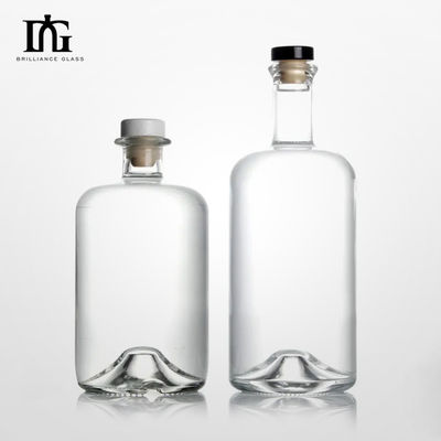 Whisky 750 ml Bouteille en verre de flint clair avec un design classique rond et un collier en verre