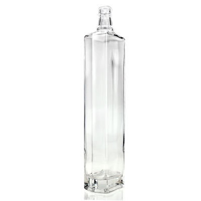 Logo du client acceptable Bouteille en verre en forme de triangle 650 ml Whisky avec liqueur de liqueur