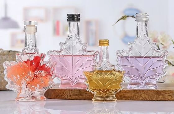 Bouteille de boissons en verre industriel de couleur personnalisée en forme de feuille d'érable 50 ml 100 ml 250 ml