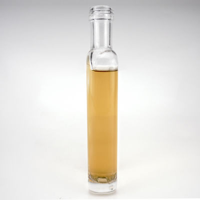 700 ml de bouteille de vodka et de whisky en verre plat clair et carré avec bouchon à vis et logo gravé