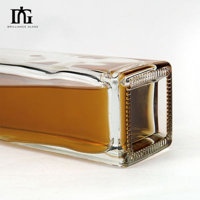 Bouteille de verre de vodka transparente de 750 ml en forme carrée avec le logo du client acceptable