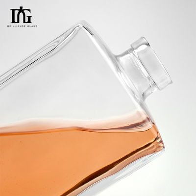 Bouteille en verre transparent carré de 500 ml pour les sodas et les vodkas de liège personnalisés