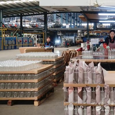 Bouteille en verre transparent carré de 500 ml pour les sodas et les vodkas de liège personnalisés