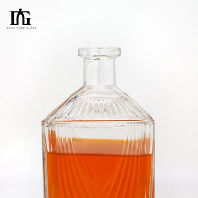 Bouteille de verre à liqueur de conception personnalisée avec liège et bouchon à vis
