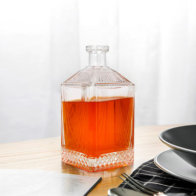 Bouteille de verre à liqueur de conception personnalisée avec liège et bouchon à vis