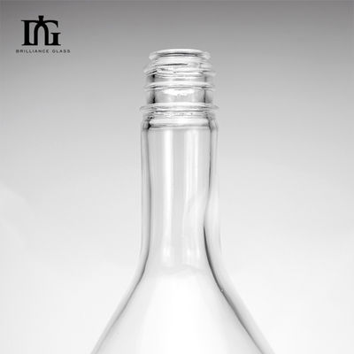 Disponible gratuitement 750ml 1000ml 1750ml Bouteille en verre carré avec couvercle à vis Spiritueux personnalisés