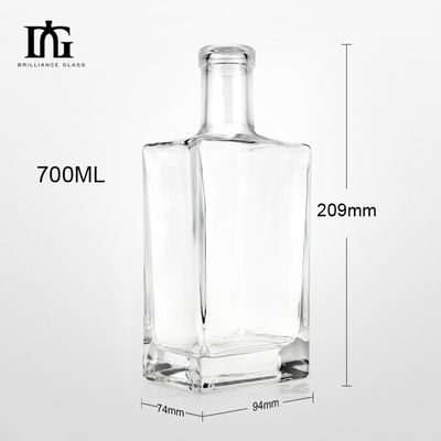 Acceptable OEM/ODM 700 ml Bouteille en verre en forme carrée pour le whisky Gin Vodka Spirit Choice