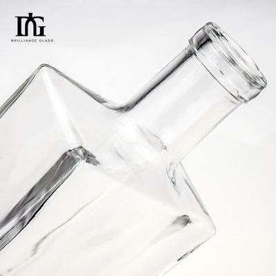 Acceptable OEM/ODM 700 ml Bouteille en verre en forme carrée pour le whisky Gin Vodka Spirit Choice