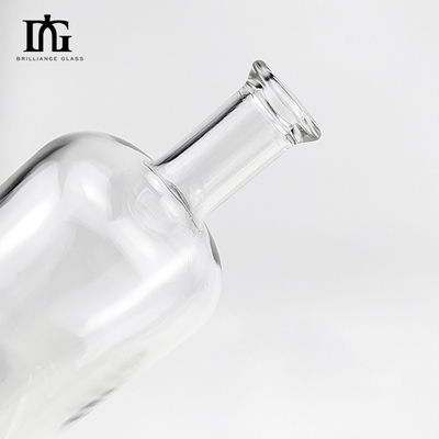 Whisky 750 ml Bouteille en verre de flint clair avec un design classique rond et un collier en verre