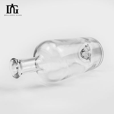 Whisky 750 ml Bouteille en verre de flint clair avec un design classique rond et un collier en verre