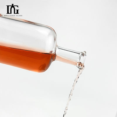 Whisky 750 ml Bouteille en verre de flint clair avec un design classique rond et un collier en verre