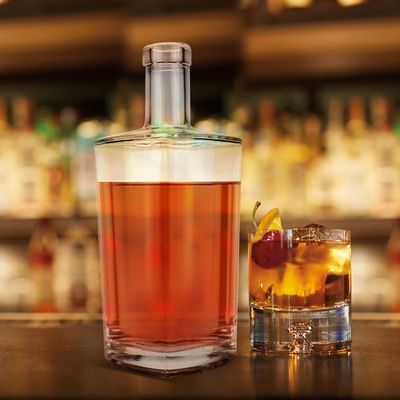 750 ml bouteille en verre de vin rouge clair avec liège pour OEM / ODM acceptable et de conception