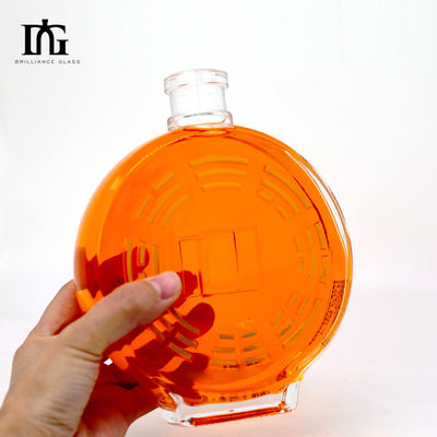 Matériau du collier en verre en forme de lune personnalisée 700 ml Bouteille de rhum pour liqueurs et boissons