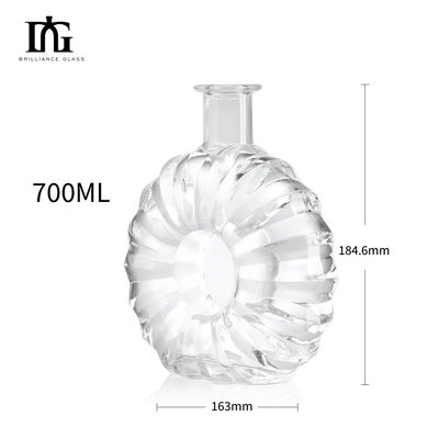 Matériau du collier en verre en forme de lune personnalisée 700 ml Bouteille de rhum pour liqueurs et boissons