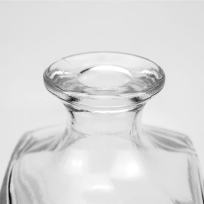 Bouteille à bouchon à liqueur de whisky en verre de 750 ml en forme carrée pour pharmacie
