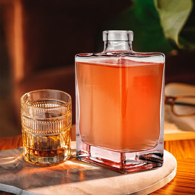 Logo personnalisé Acceptable Bouteille de vodka en verre de 500 ml avec joint de liège