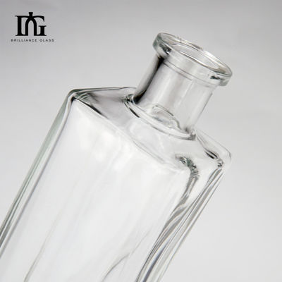 Bouteille en verre carré transparente de 500 ml avec fond lourd et bouchon de liège