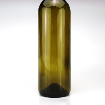 750 ml bouteille en verre de couleur prime pour les spiritueux de vin rouge Forme ronde Couleur verte Bouchon à vis en liège
