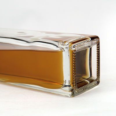 700 ml de bouteille en aluminium à vis carrée à bouchon de fond épais Vodka Brandy Rum Gin Spiritueux Bouteille en verre