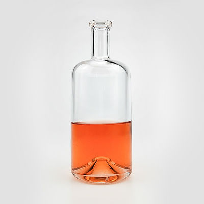 Bouteille en verre de 750 ml avec une surface gravée et un bouchon à vis de liège