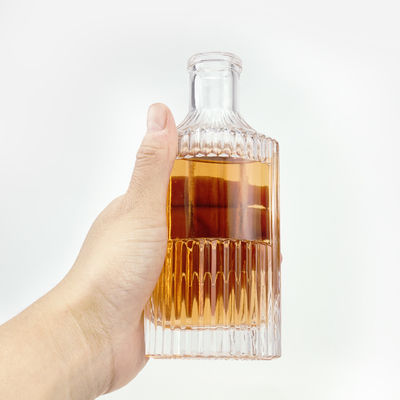 Matériau de base Bouteille à gravure en verre de 250 ml pour vodka gin tequila rhum whisky liqueur