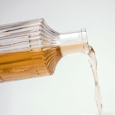 Matériau de base Bouteille à gravure en verre de 250 ml pour vodka gin tequila rhum whisky liqueur