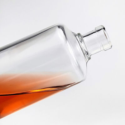 Disponible gratuitement 750 ml 700 ml Bouteille en verre écologique populaire pour les spiritueux de gin au rhum