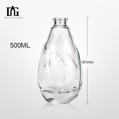 Des bouteilles de verre en cristal blanc de couleur super flint sont fournies gratuitement pour le brandy et la vodka avec le liège.