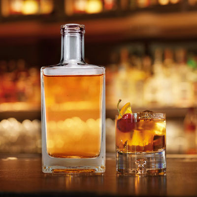 Bouteille en verre carré à fond épais personnalisé de 500 ml, 700 ml et 750 ml pour les liqueurs et boissons