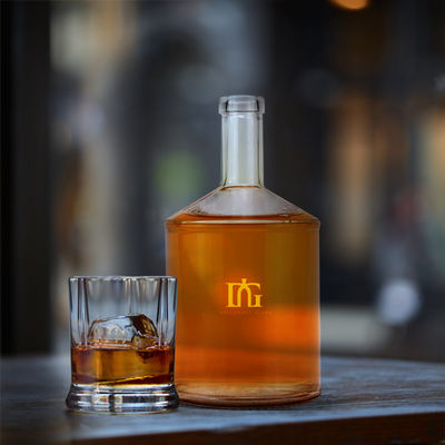 500 ml 700 ml 750 ml Whiskey Vodka Brandy Bouteille en verre transparent avec étiquette gravée personnalisée