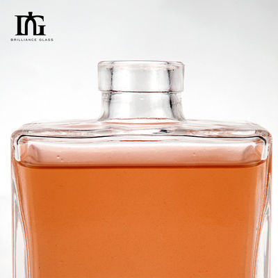 Boisson 500 ml Bouteille en verre transparent à épaule plate carré pour les liqueurs et boissons