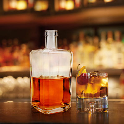 Matériau du corps Verre 500 ml 750 ml Bouteille de vin vide de forme carrée pour le whisky Vodka Rum