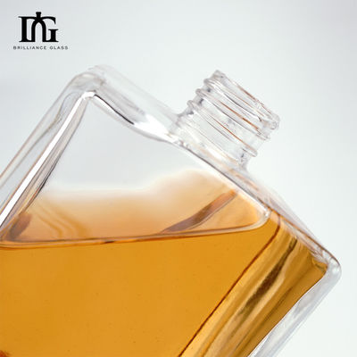 Collier de verre Matériau Carré Épaule plate transparente 500 ml 700 ml Bouteille de whisky avec liège