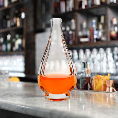 Bouteille de whisky en verre 750 ml avec conception en cristal pyramidale de luxe et joint en liège