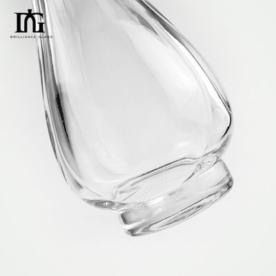 Bouteille de whisky en verre 750 ml avec conception en cristal pyramidale de luxe et joint en liège
