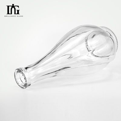 Bouteille de whisky en verre 750 ml avec conception en cristal pyramidale de luxe et joint en liège