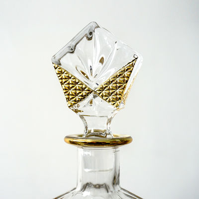 500 ml 17 oz classique en forme irrégulière de bordure en verre d'or Décanteur de liqueur pour le vin Bourbon Tequila