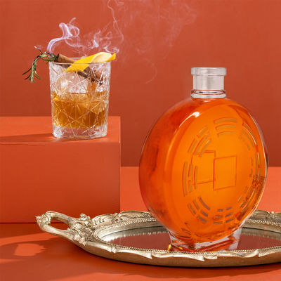 Matériau du corps Verre 70cl 75cl Forme ronde de cœur Bouteille de liqueur personnalisée avec liège