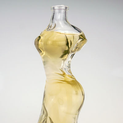 Bouteille en forme de femme transparente pour les liqueurs et boissons Bouteille en verre gravée 700 ml