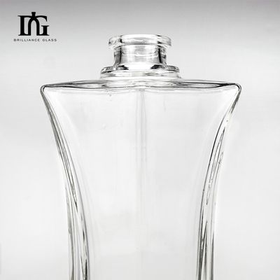 Bouteille en verre de whisky vodka 500 ml 750 ml avec forme unique personnalisée et type de bouchon de liège