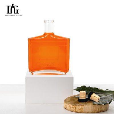 Bouteille de gin whisky spiritueux vodka brandy personnalisée avec fermeture au liège et 750 ml de capacité