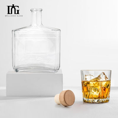 Bouteille de gin whisky spiritueux vodka brandy personnalisée avec fermeture au liège et 750 ml de capacité