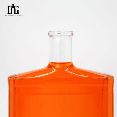 Bouteille de gin whisky spiritueux vodka brandy personnalisée avec fermeture au liège et 750 ml de capacité