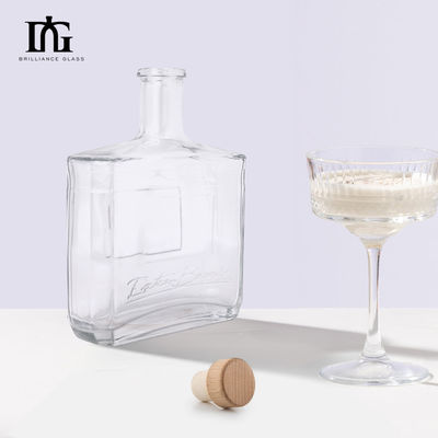 Bouteille de gin whisky spiritueux vodka brandy personnalisée avec fermeture au liège et 750 ml de capacité