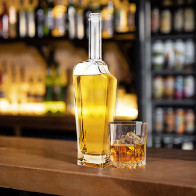 375ml 500ml 700ml Design unique Vodka Gin Whiskey Spiritueux Bouteille en verre avec liège