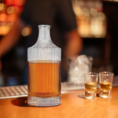 Bouteille de vodka au gin au rhum à cristal clair Vente maximale 360 ml 500 ml 700 ml Bouteille en verre personnalisée pour alcool