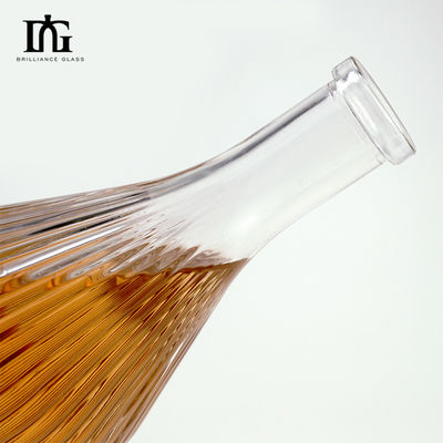 Logo personnalisé Bouteille en verre transparent 500ml 700ml 750ml Whiskey Gin Rum Bouteille de vodka avec liège