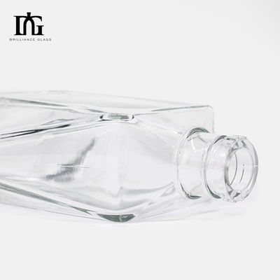 Surface gravée 750 ml Bouteille de vin en verre carré pour boissons alcoolisées Conception personnalisée