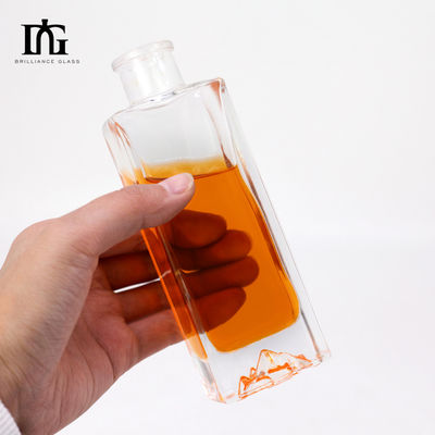 250 ml/350 ml/500 ml/550 ml/650 ml/700 ml/750 ml Bouteille en verre Fermeture au liège pour la vodka et le rhum